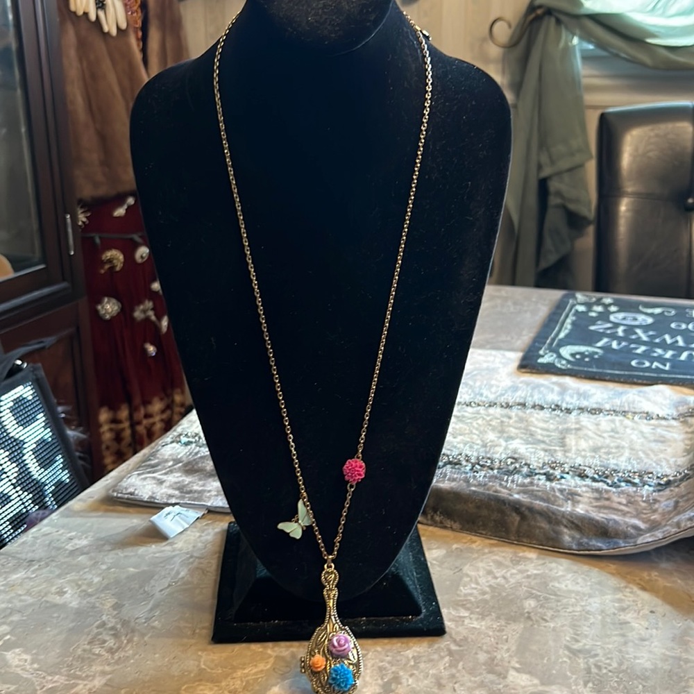 Born to rule, large mirror, pendant necklace with bell, du jour inside message